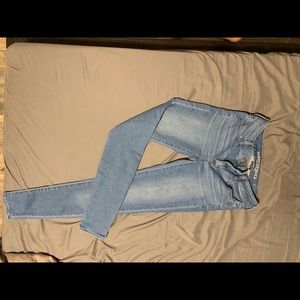 American Eagle light wash skinny jeans